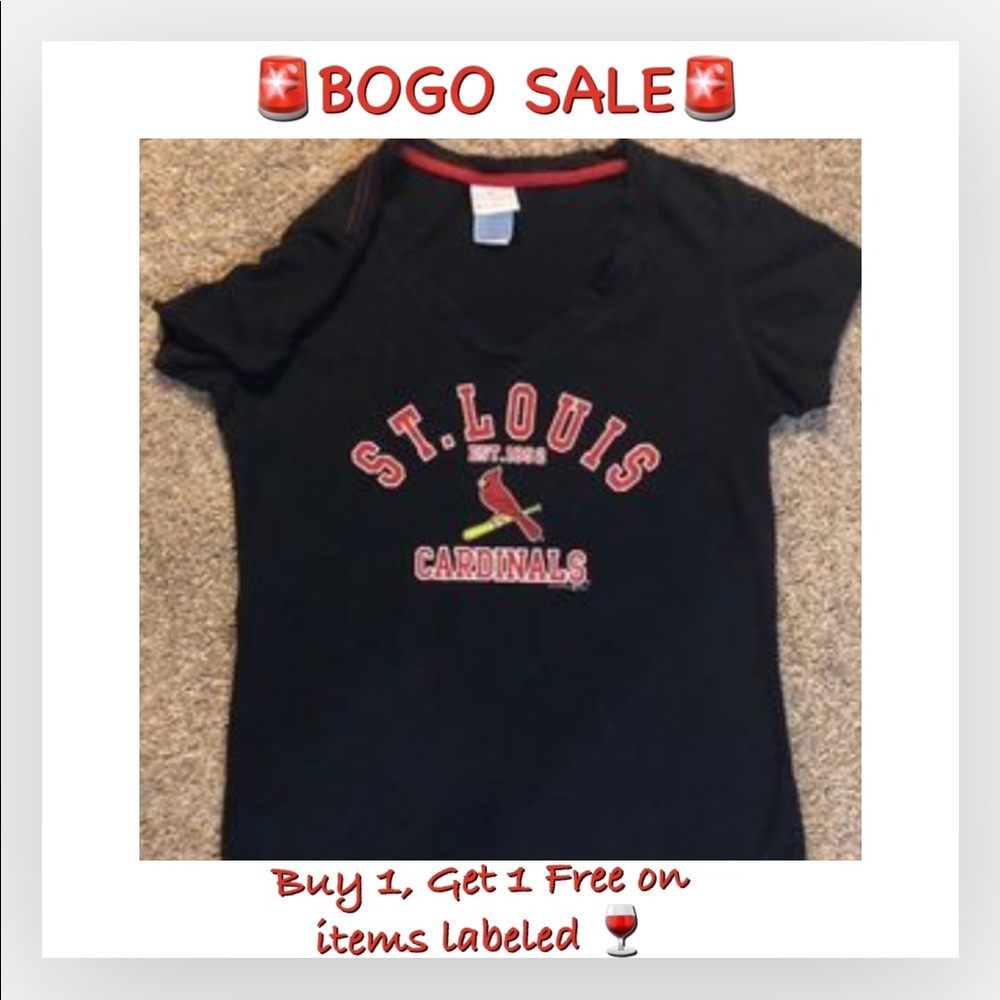 🍷BOGO SALE Women’s STL Cardinals Fitted Tee
